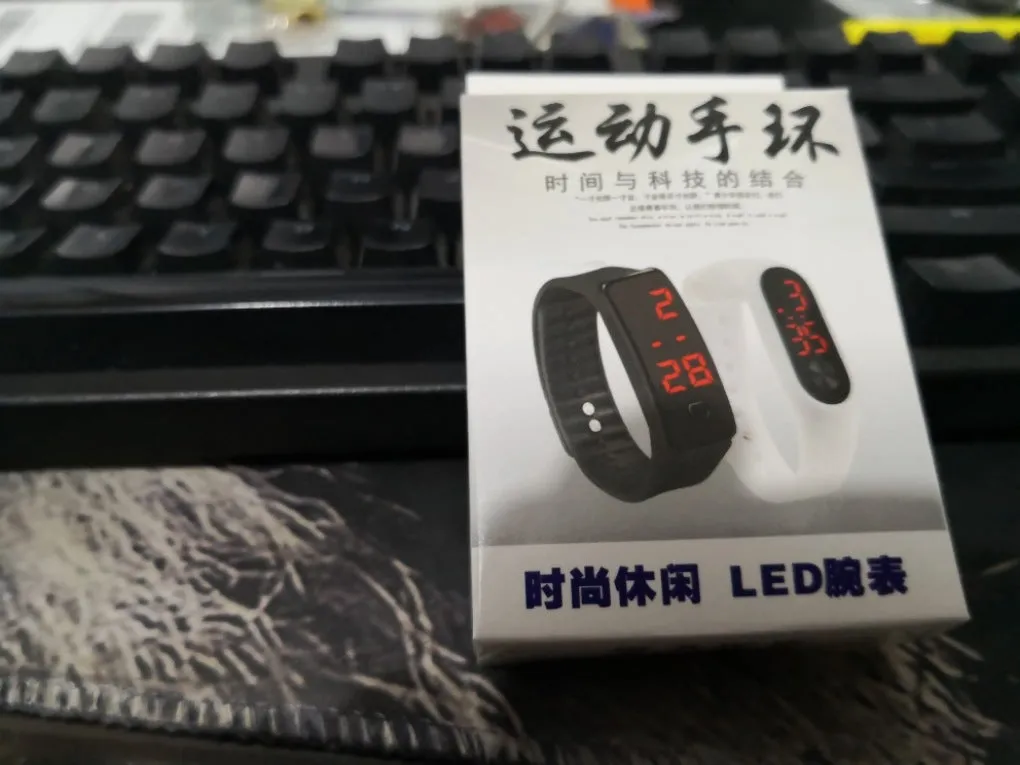 Foreign trade children's watch student second generation bracelet electronic sunglasses LED watch manufacturers fashion hanging watch